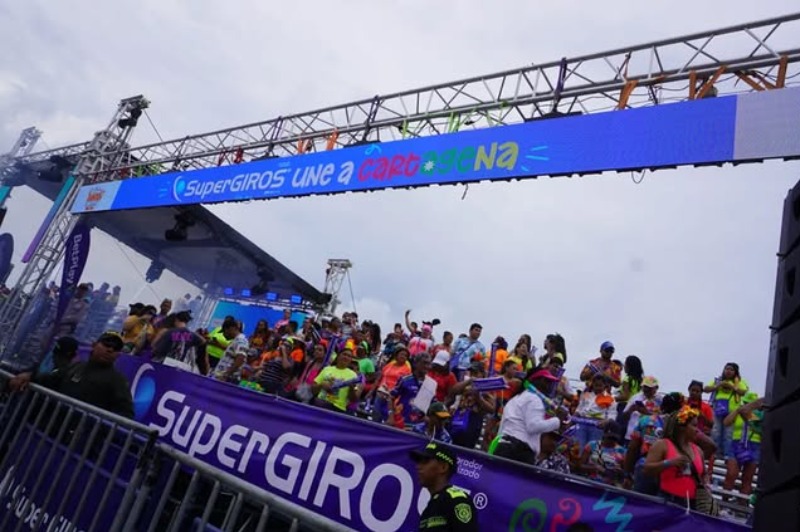 SuperGiros se une al Desfile de Independencia 2025